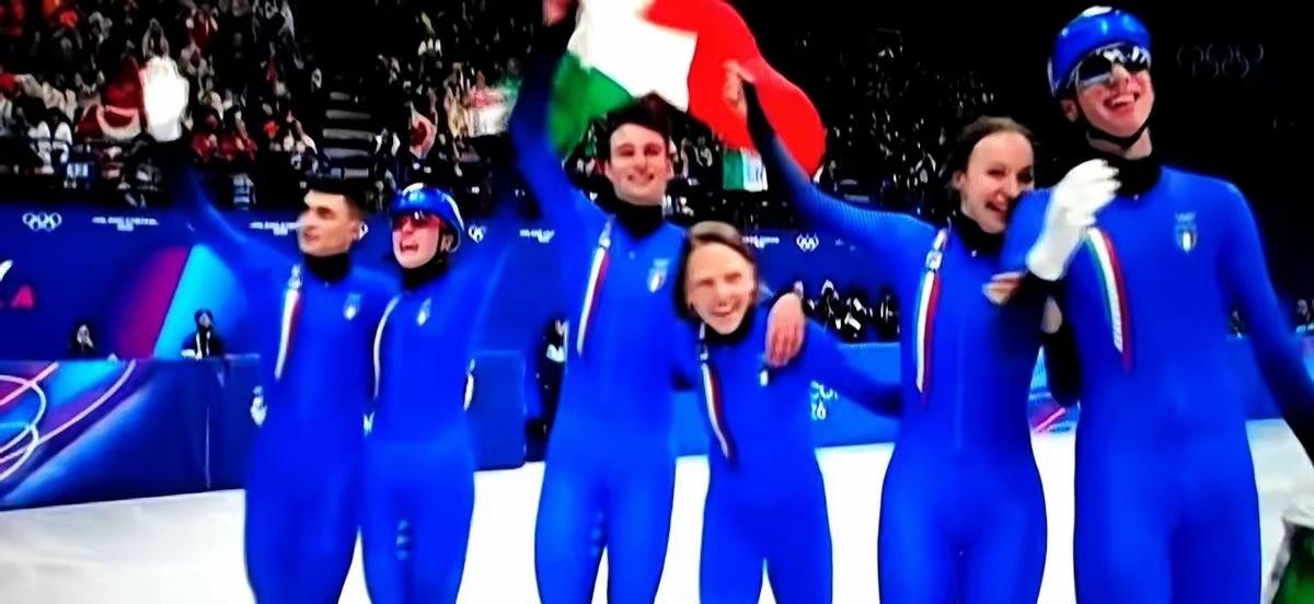 2月10日米兰冬奥会短道速滑男女2000米混合接力决赛，中国队太可惜了！作为卫冕