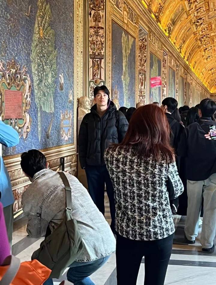 SWim进行时    『9879』20260224 佛罗伦萨偶遇掉落45度角仰望