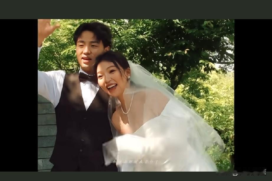 脱口秀演员鑫博结婚了，妻子是相恋10年的女友。

鑫博，33岁，来自辽宁铁岭。