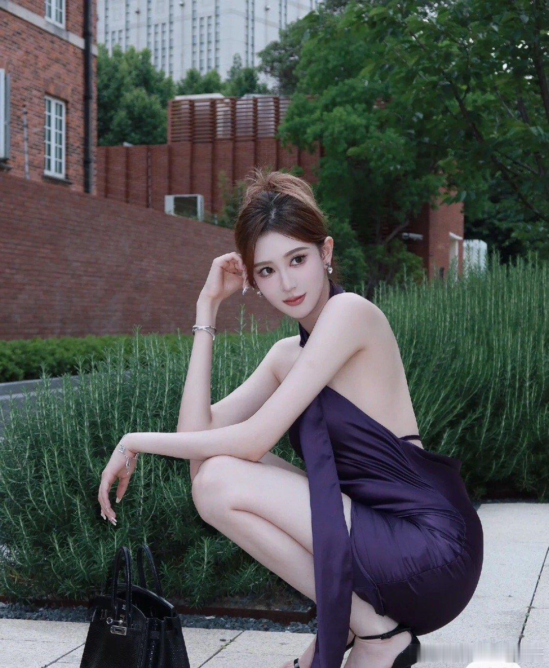 简单聊个第一小时时评：指数层面依然围绕3360在做挣扎，昨天回箱体后今天权重继续