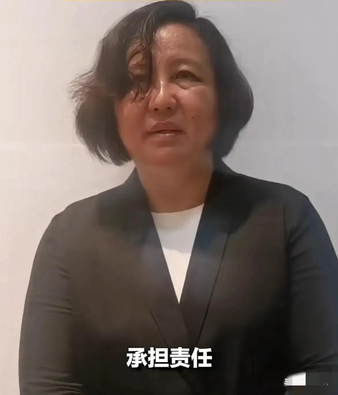 那个叫嚣着“外交豁免权”的当事人余琦，终于道歉了：，她说：“我愿意接受任何处罚！
