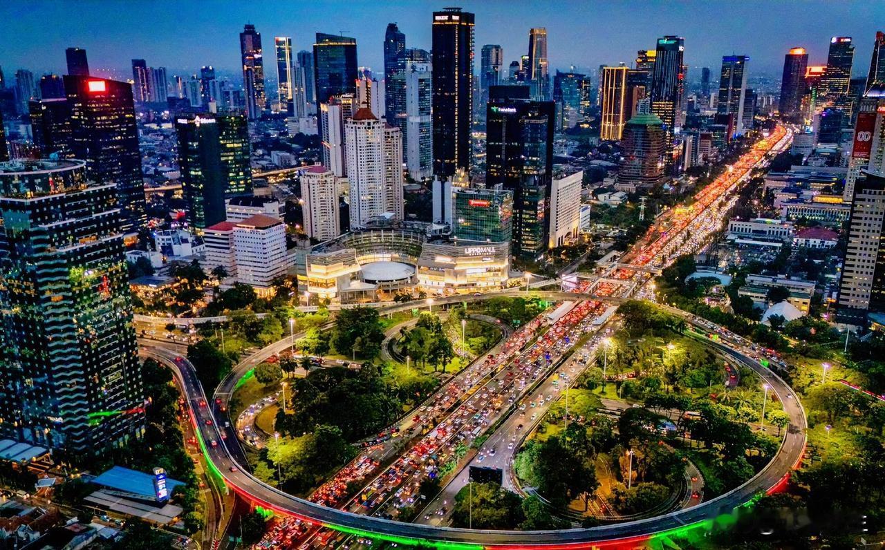 敢说实话的专家，才是专家。

【不赞成“刺激消费”这样的词语，
哪个人消费，还需