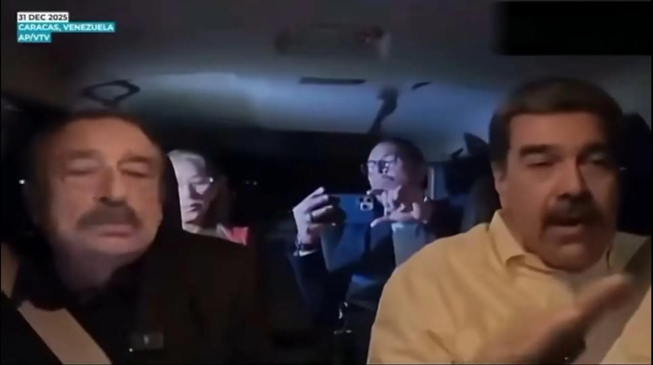 美军入侵委内瑞拉前数小时，委内瑞拉总统马杜罗和他的妻子、心腹共四人开车前往空军基
