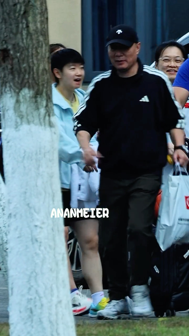 莎莎跟小杨说拜拜👋🏻