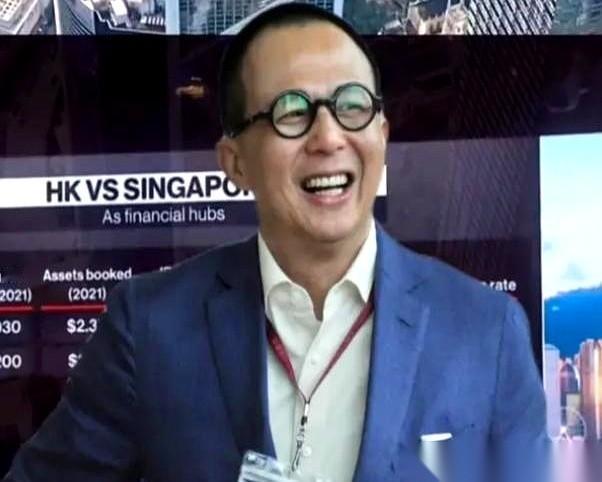 李嘉诚的儿子，李泽楷，刚刚拍出1.7亿港币，拿下了香港的世界杯转播权。
消息一出