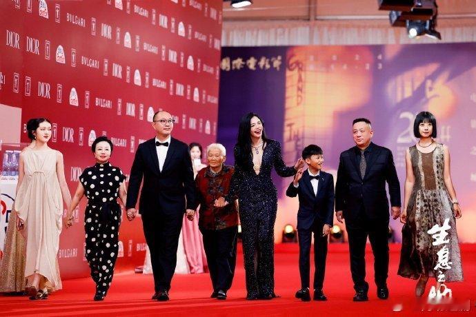 姚晨女制片人再上桌  姚晨凭借对电影的热爱与专业，让《生息之地》从创意变为现实，