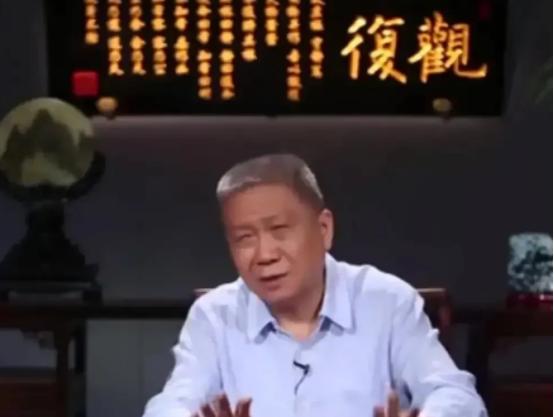 一次节目中，马未都说：“我知道一个人，有严重的洁癖，严重到什么程度呢？”
 
在