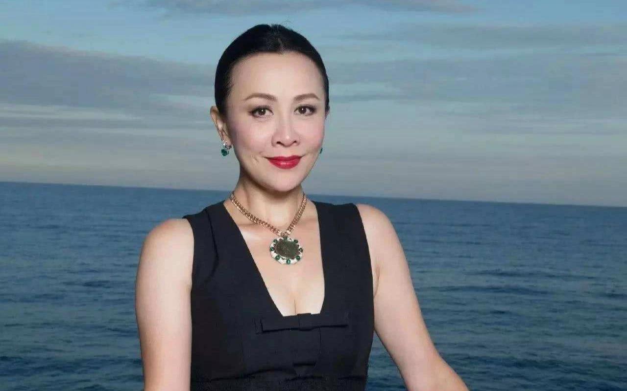 香港楼市持续升温，自称不太懂投资的刘嘉玲豪宅趁机售出，狂赚1900多万元！

最