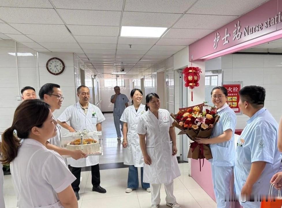 【定州市精神病医院领导走访慰问护理人员】2026年5月12日是第115个国际护士