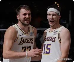 11战8胜的湖人队，有两位超级巨星

1、东契奇，身高201，现代篮球大杀器，场