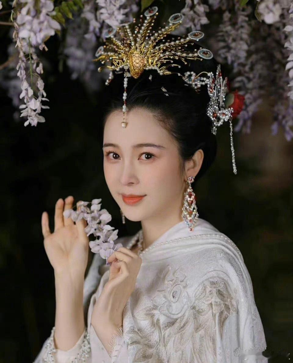 赵樱子版女儿国国王，这谁看谁想走啊 ​​​