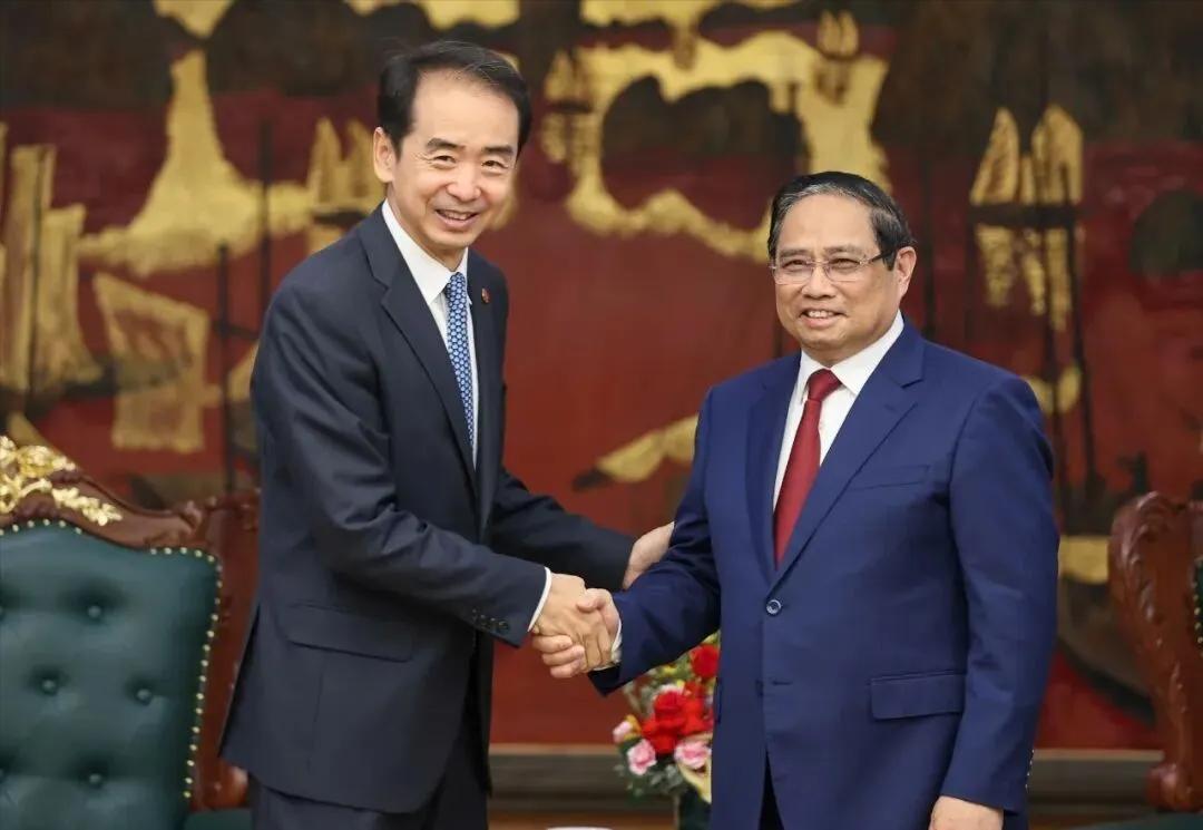 4月5日的这场会面，发生在越南政坛换届的前夜，越南总理范明政放弃常规卸任流程，专