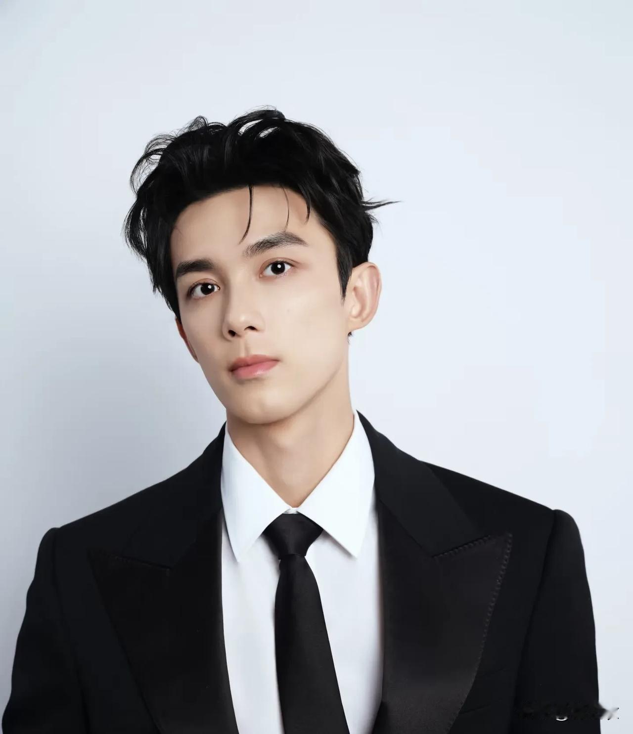 吴磊每个时期都有拿得出手的角色，角色从青涩到成熟过程就是演员吴磊转变的过程 ，十