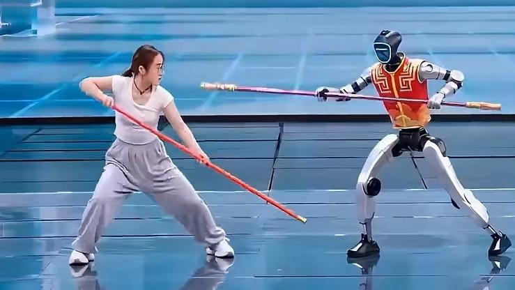 机器人进化的越来越快了。从2025年第一次春节晚会再到2026年的第二次春节晚会