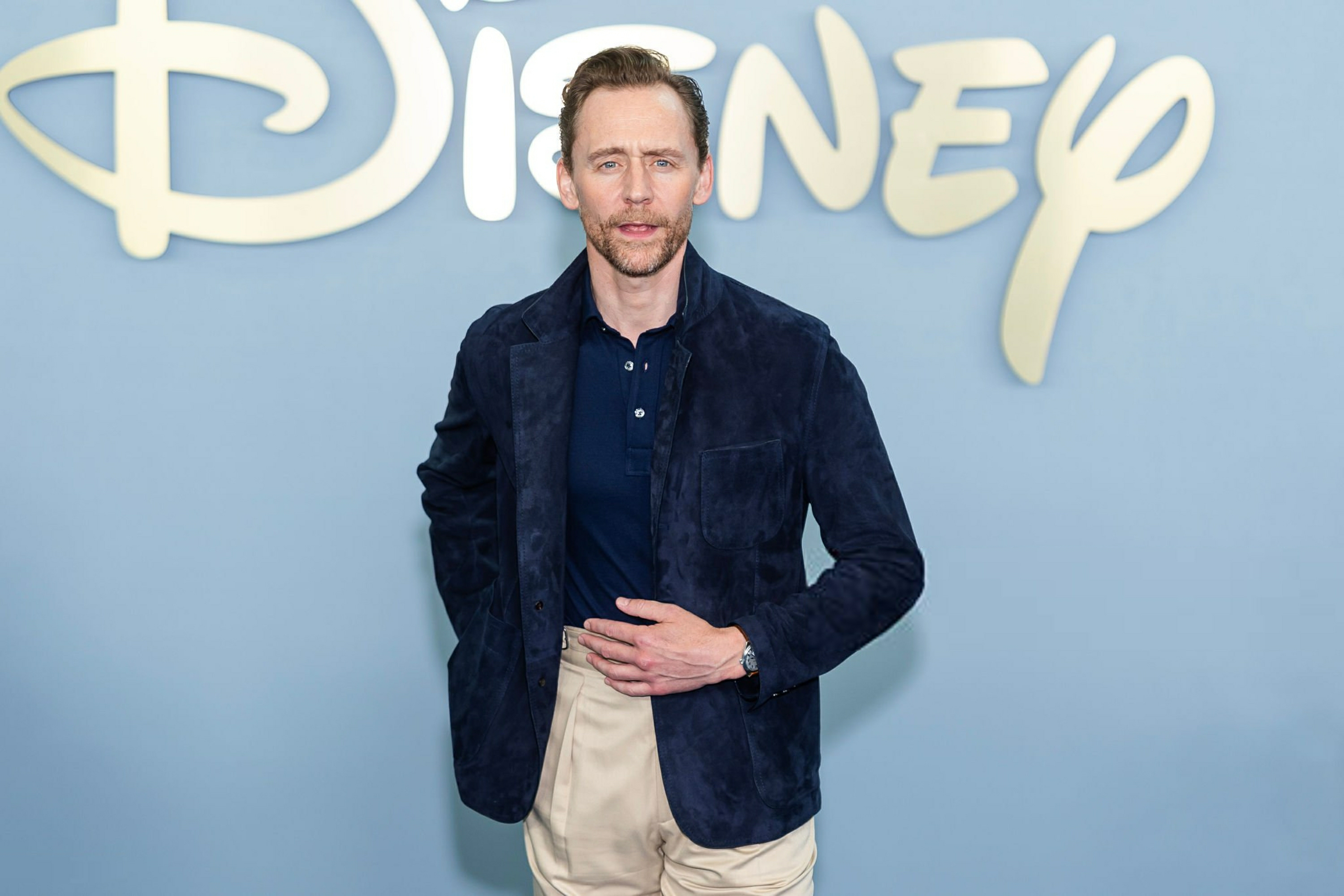 抖森好帅！Tom Hiddleston亮相迪士尼新片发布会！还和小罗伯特唐尼、保