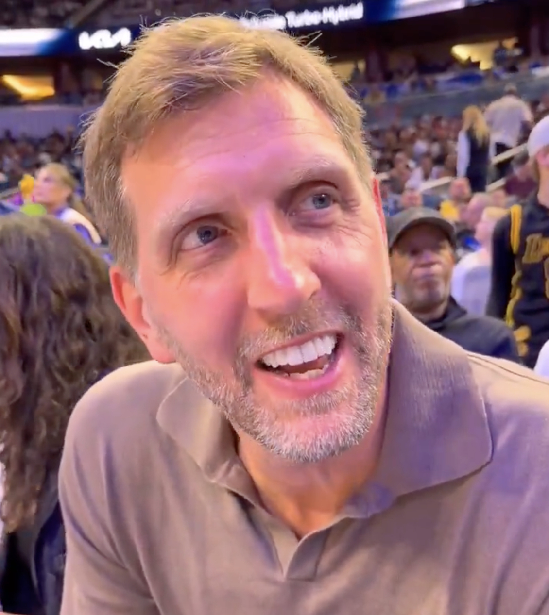 周冬雨素颜录节目吹詹等于吹自己？自从东契奇转会湖人后，诺维斯基就经常在洛杉矶主场