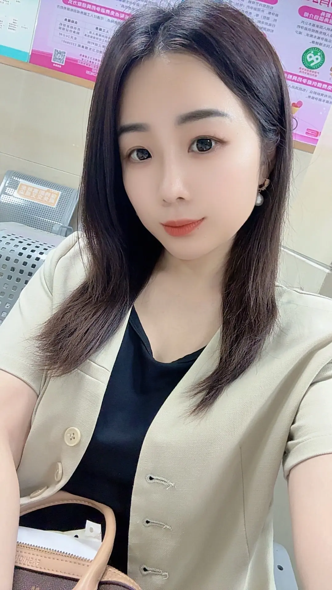 我单枪匹马到现在，任何人都不是我的靠山。苦我吃了，委屈我厌了，伤痕累累...