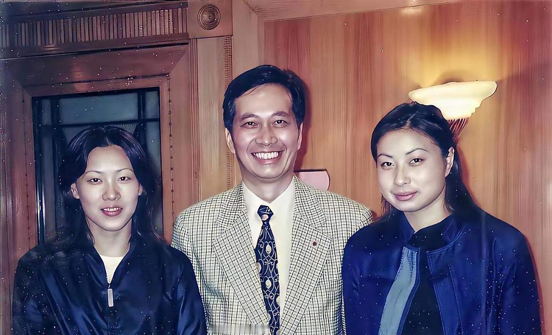 这两位女运动员都是大家年轻时候喜欢观看比赛的美女，她们长相不同，气质也不相同，各