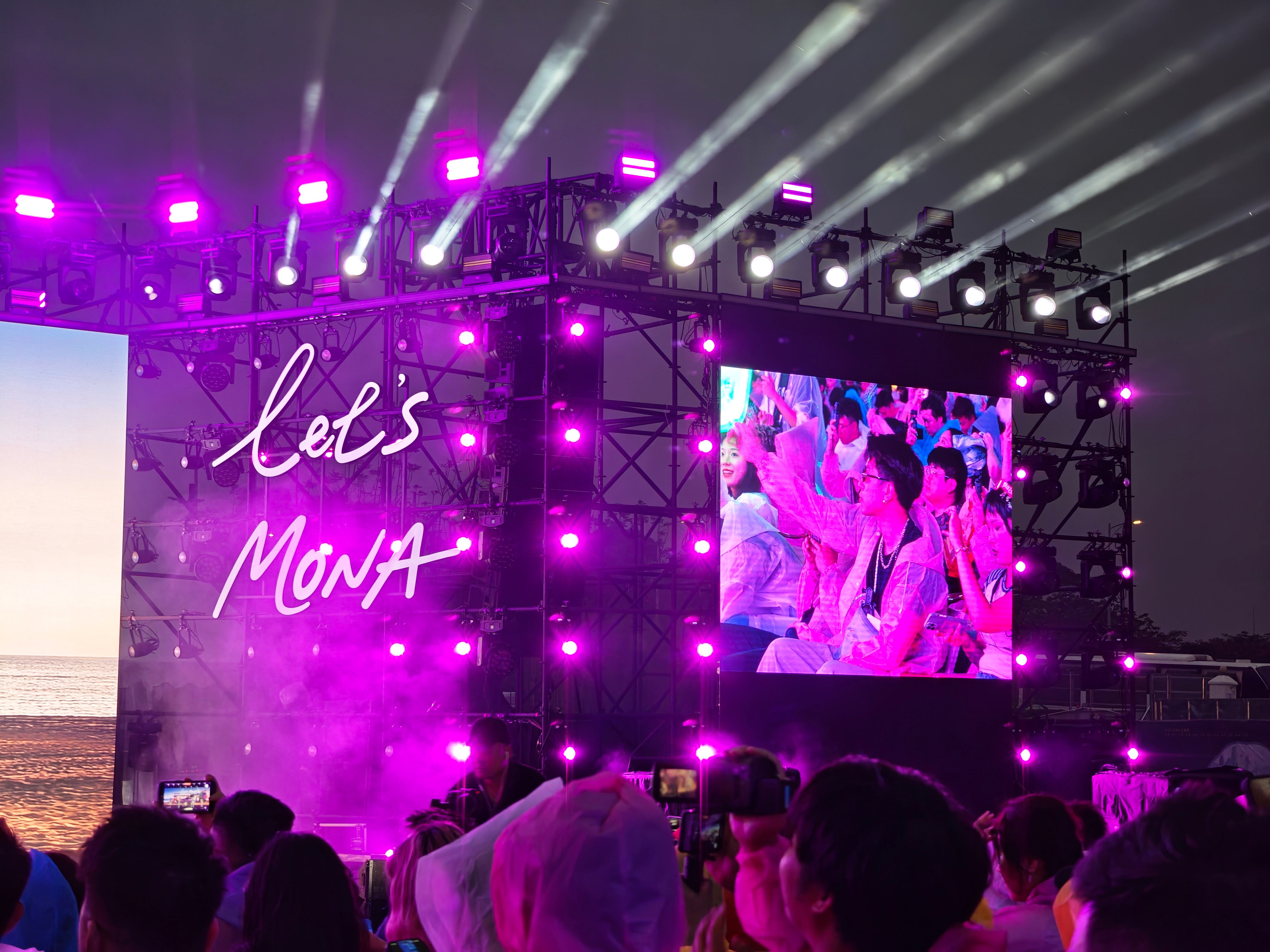 随手用荣耀Magic V6抓拍了一些照片和实况，这一代的荣耀折叠屏在影像方面表现