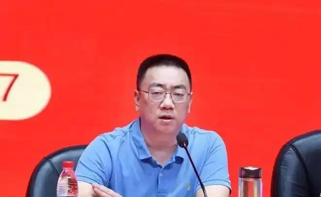 一觉醒来，绵阳家长圈彻底炸锅了！全市数一数二的南山中学，党委书记徐勇居然主动投案