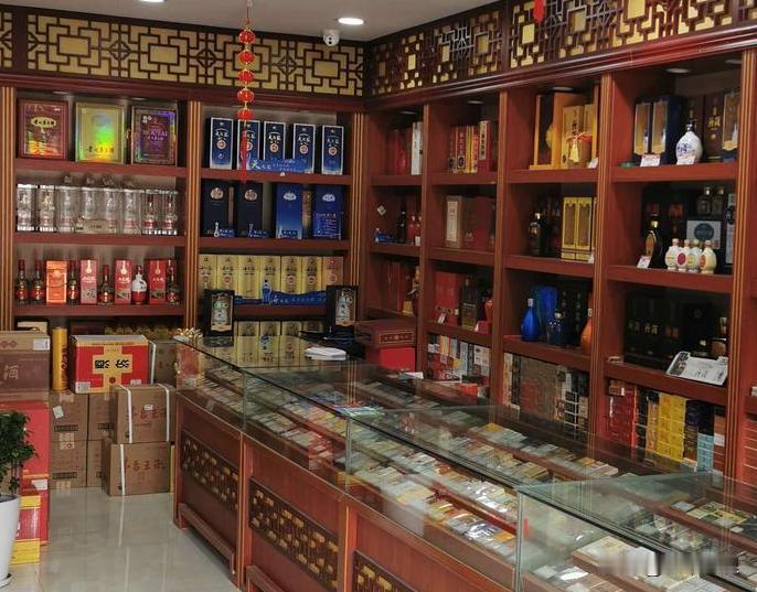 实体店倒闭的原因找到了！2天前，我请4个朋友吃饭，跑到表姐夫的烟酒批发部买了4瓶
