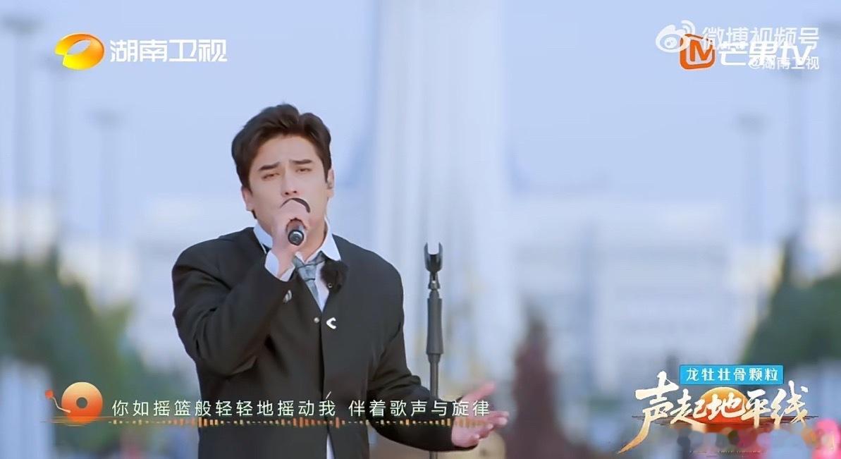 以青春之名，唱响心中热爱，太戳心了哈萨克斯坦大学生唱出真挚青春声起地平线