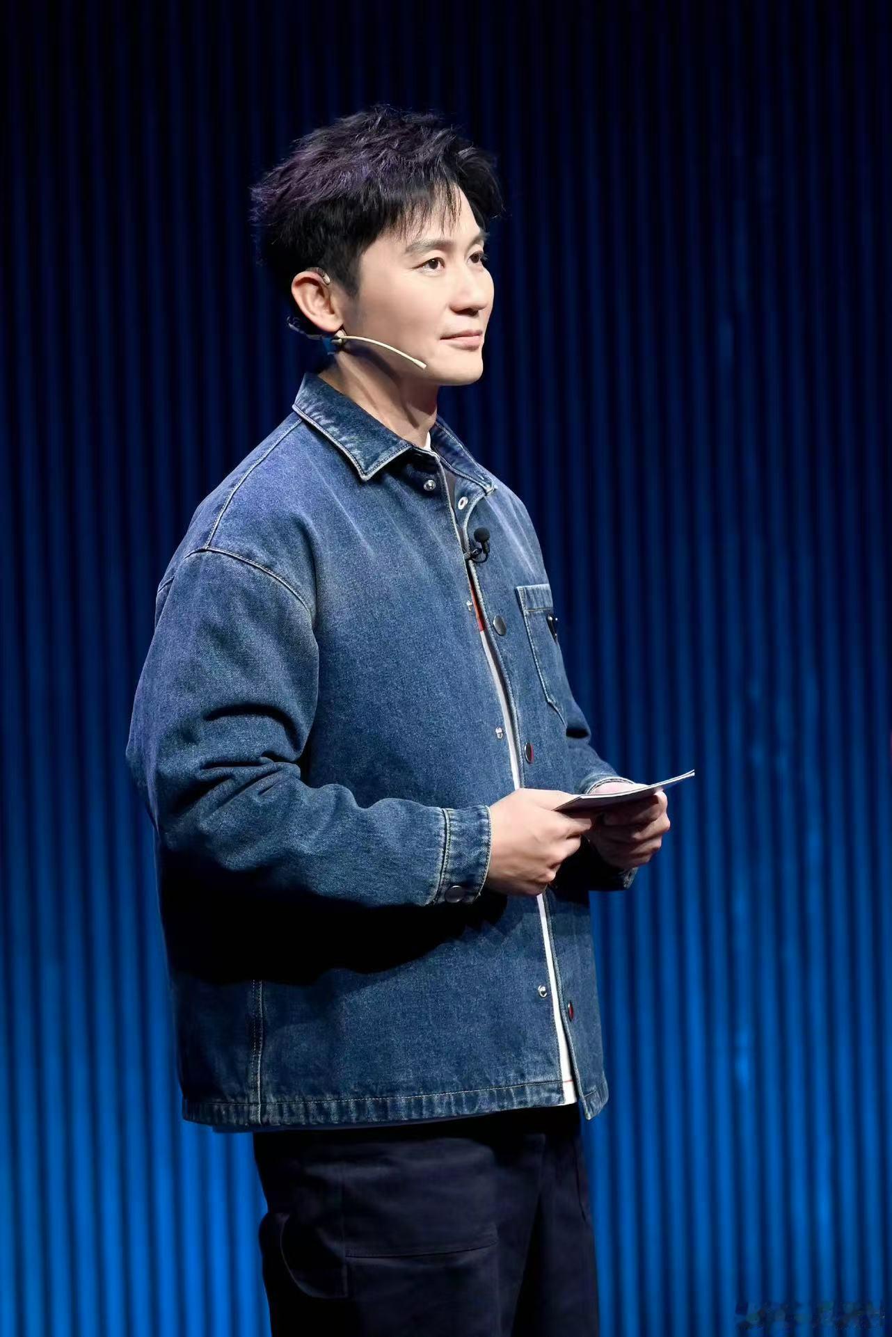 李晨还有多少惊喜是我们不知道的在热闹的镜头之外，也会走进乡村实地参与助农。褪去明