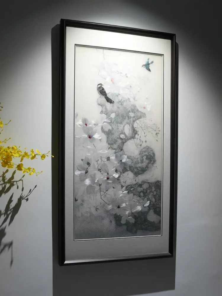 素兰倚石藏清贵，灵鸟衔春万事安 柔丝凝玉兰素白盈枝，走线分瓣影清透、怪...