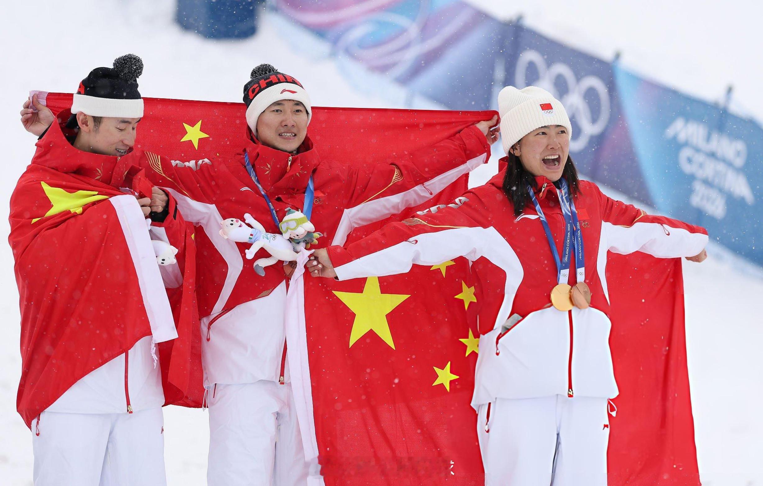 中国队加油未来一定可期大家都很棒啦～～徐梦桃笑称这是第一枚奥运铜牌徐梦桃集齐金银