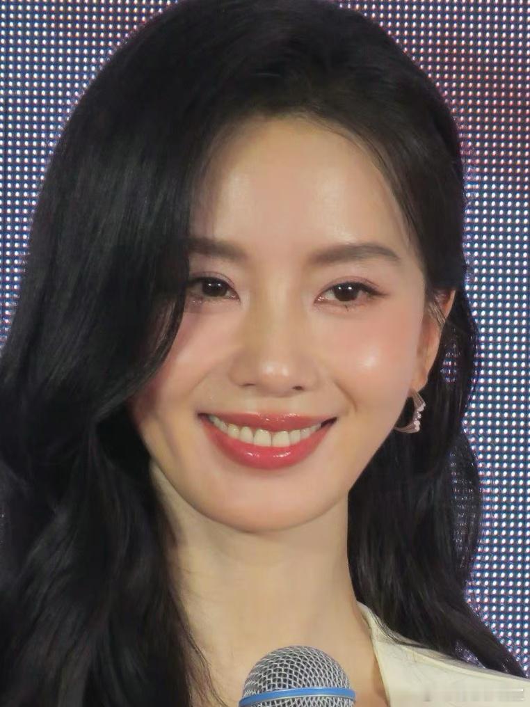 赵丽颖 接下来嘉人 ELLE VOGUE 时尚芭莎都要拍，时尚丽丽 #视后视帝都