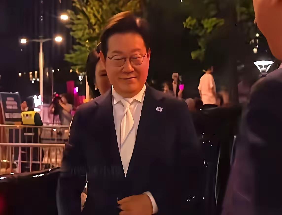 韩国22岁大学生在柬埔寨被电诈团伙关铁皮屋打半个月，最后没了气，两国头头这次没玩