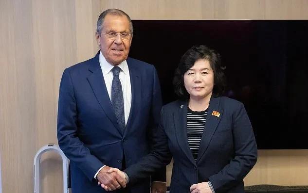 朝鲜外相访俄，竟公开支持俄罗斯对乌军事行动！
崔善姬到俄罗斯访问，直接跟拉夫罗夫