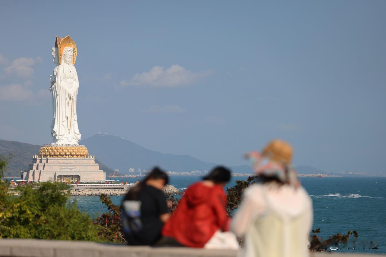三亚南山景区午后的海，阳光正好，风景迷人，心情不错。