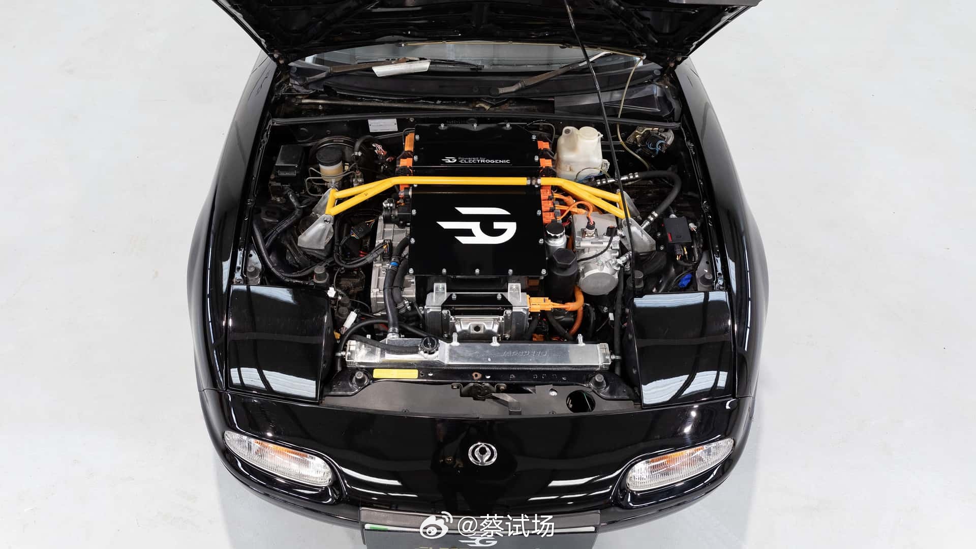 马自达MX-5初代纯电化改装：Electrogenic作品，基于MX-5 NA，