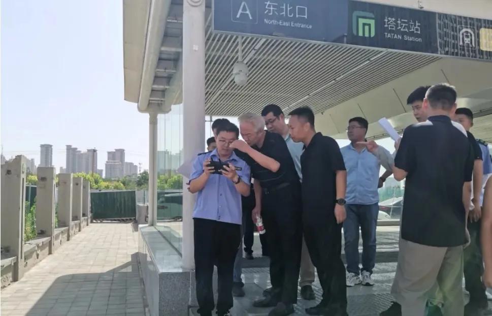 市轨道办、市轨道集团联合开展地铁保护区安全督导检查

近日，市轨道办总工程师杨立