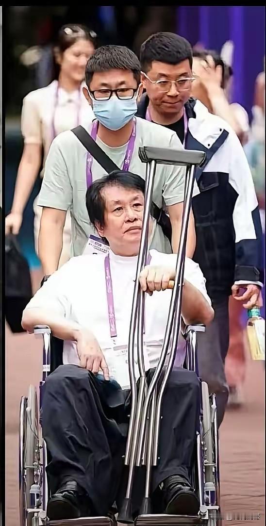 郑智化的名字耐人寻味，似乎是“政治化”的谐音，以前没有注意到这个问题，这几天随着