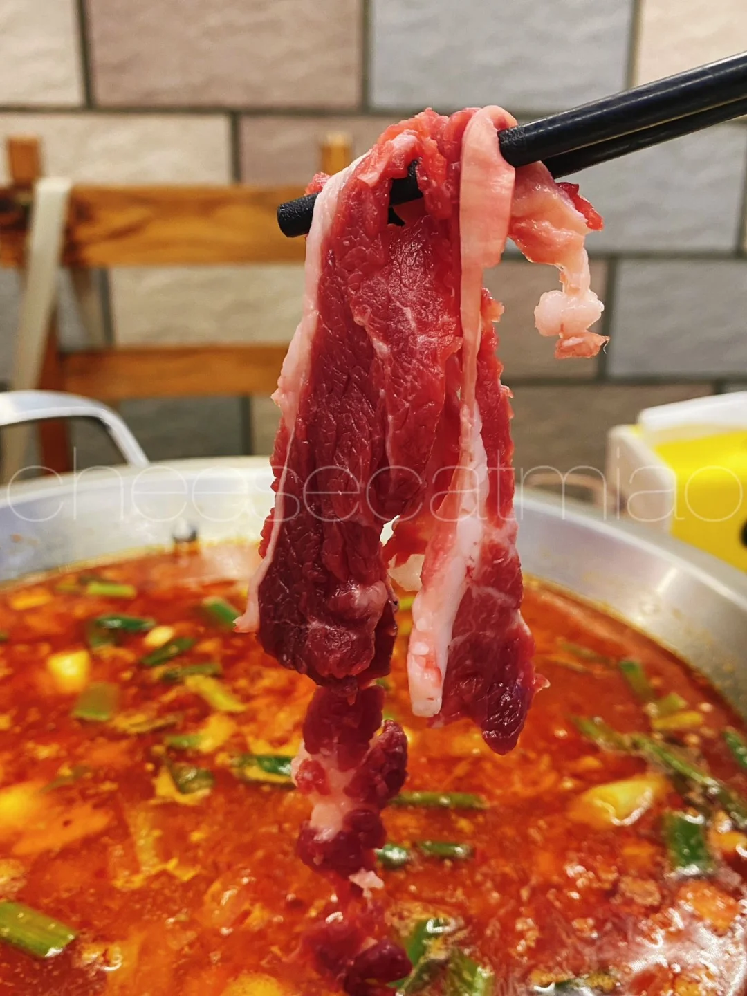 龙岗这家贵州酸汤地摊火锅真一秒穿越🌶️