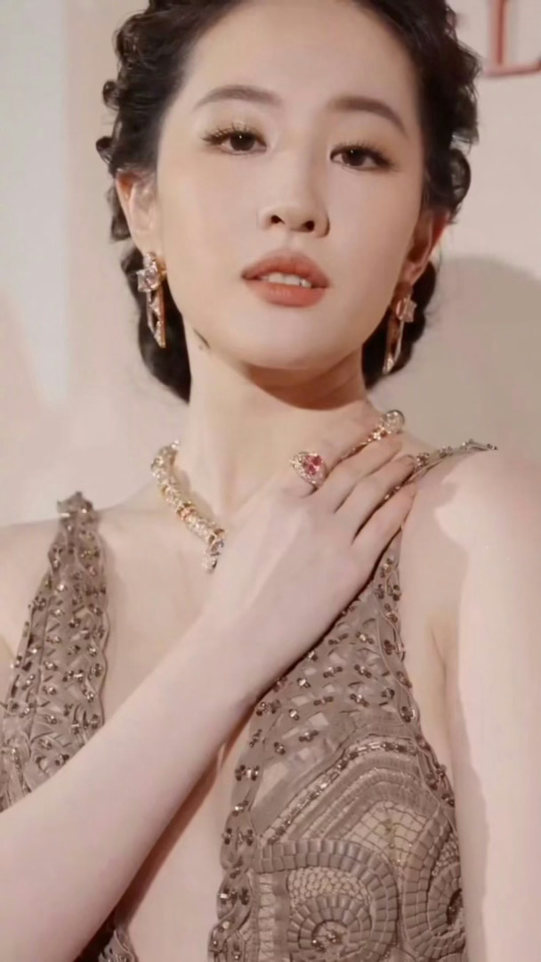 刘亦菲随手一出都是大片～ 