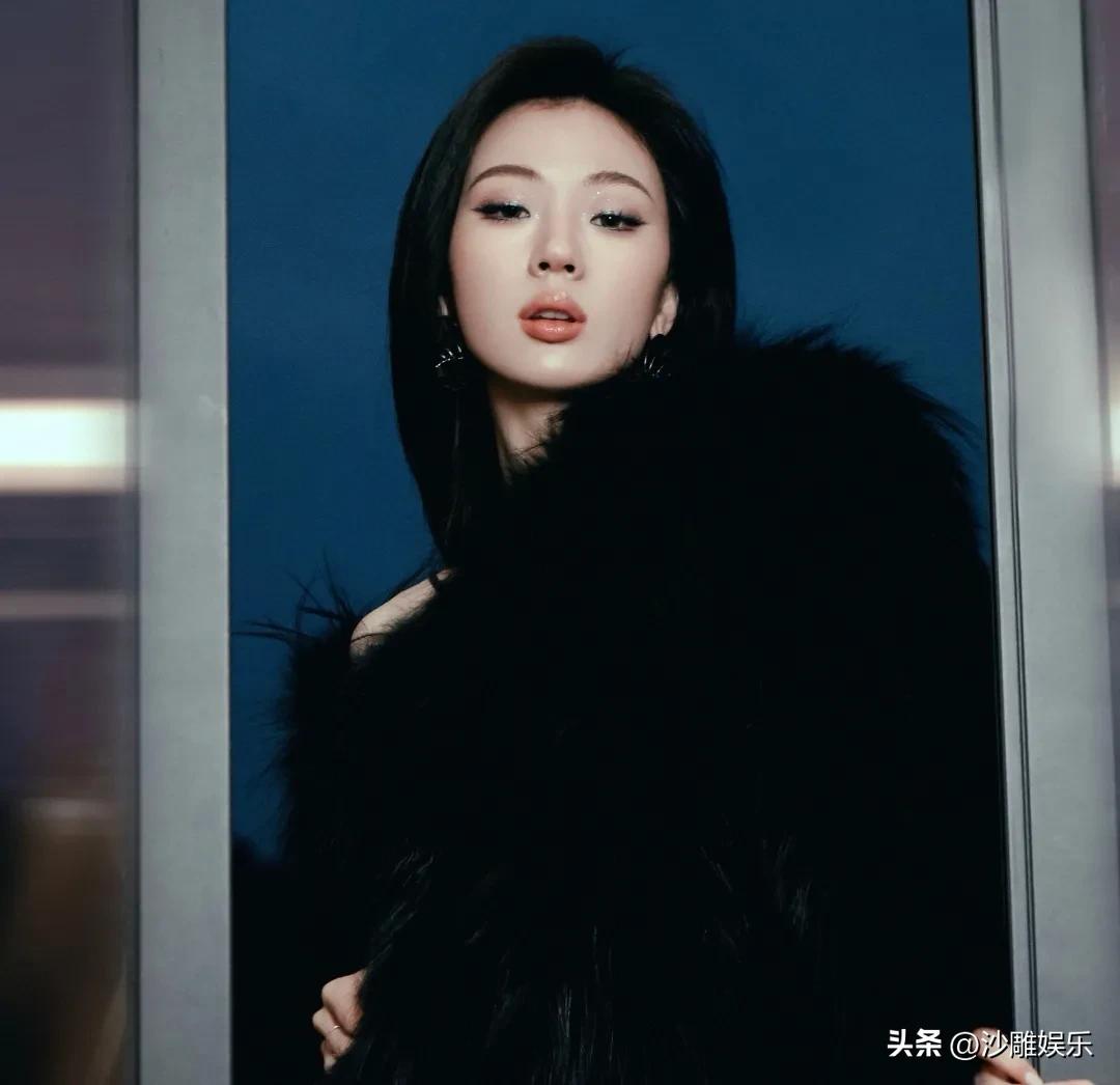 单依纯，又被曝大瓜！

4月1日，前脚单依纯刚因为《李白》侵权风波低头道歉，后脚