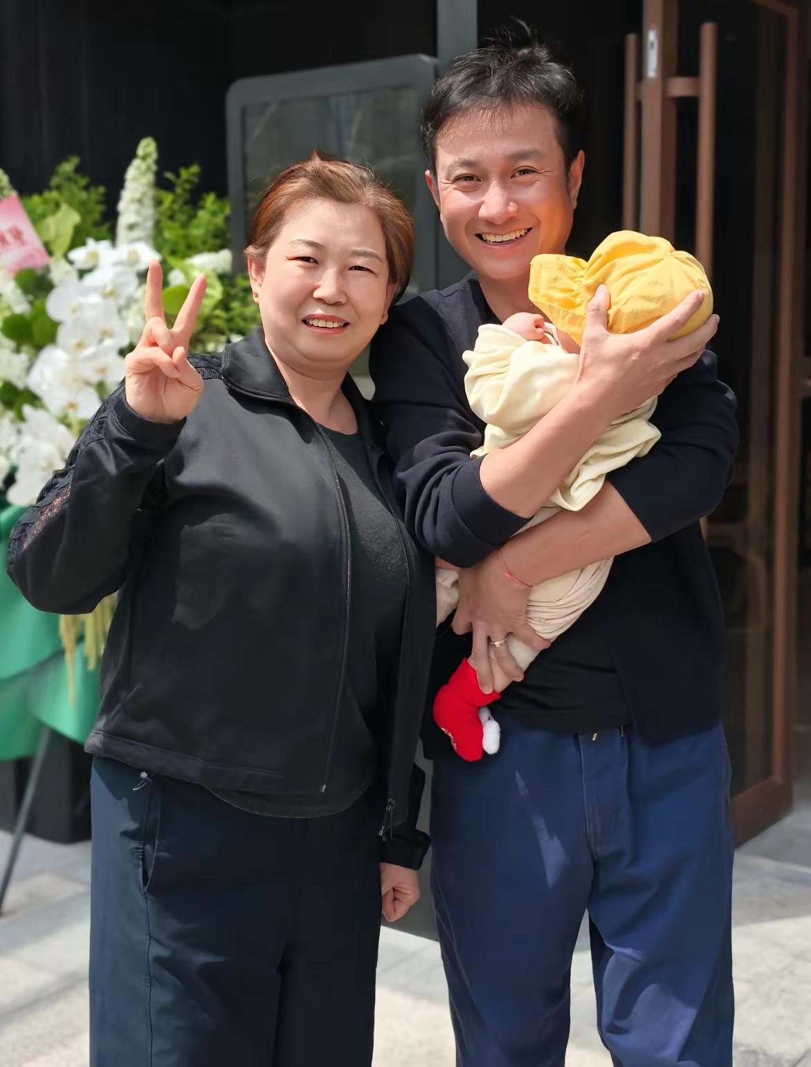 文章重生了！低到尘埃才能挣到银子。在上海开了家陕西面馆，肉夹馍18块不算贵，西安