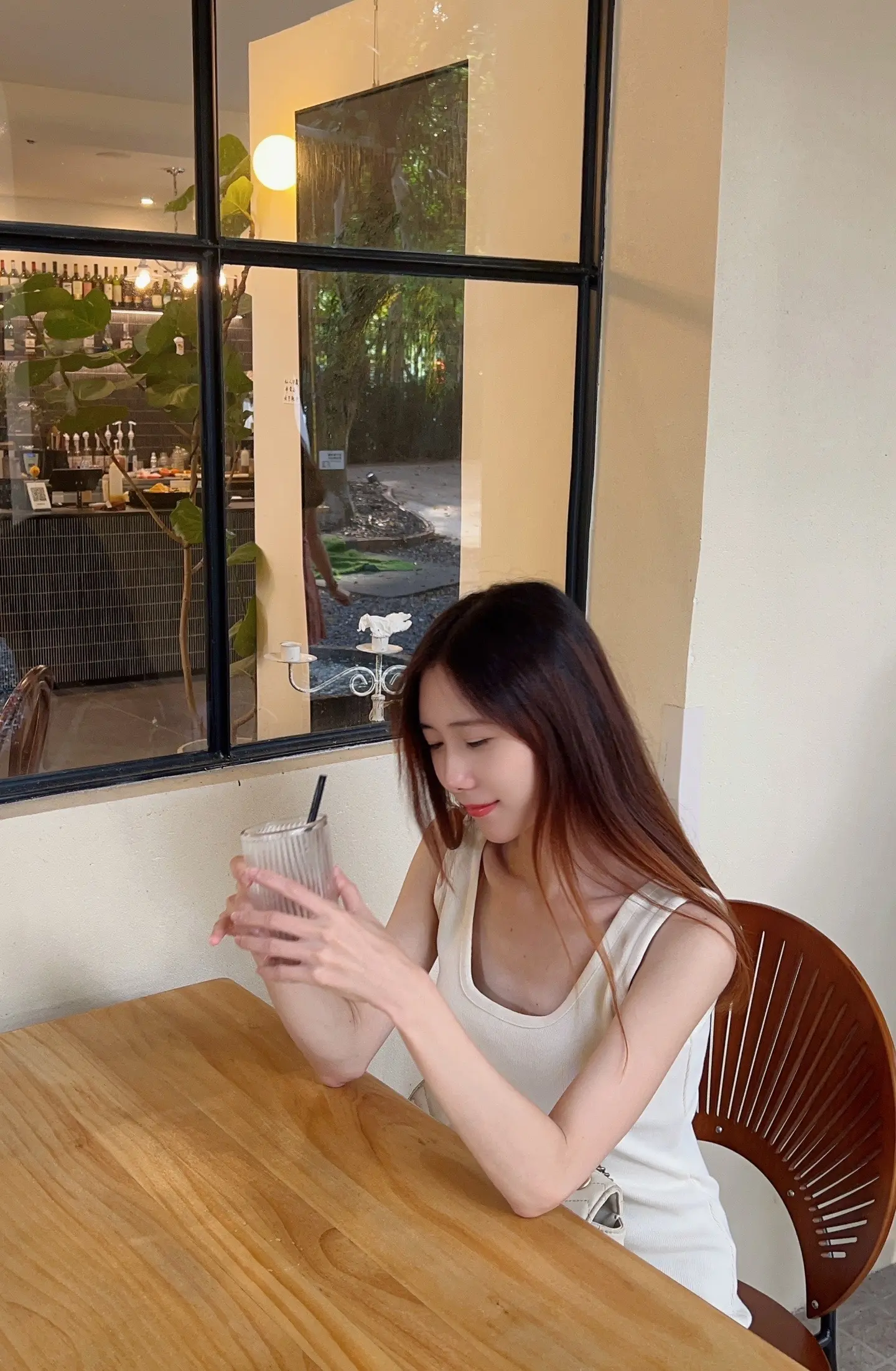 出淤泥而不染，浊清莲而不妖