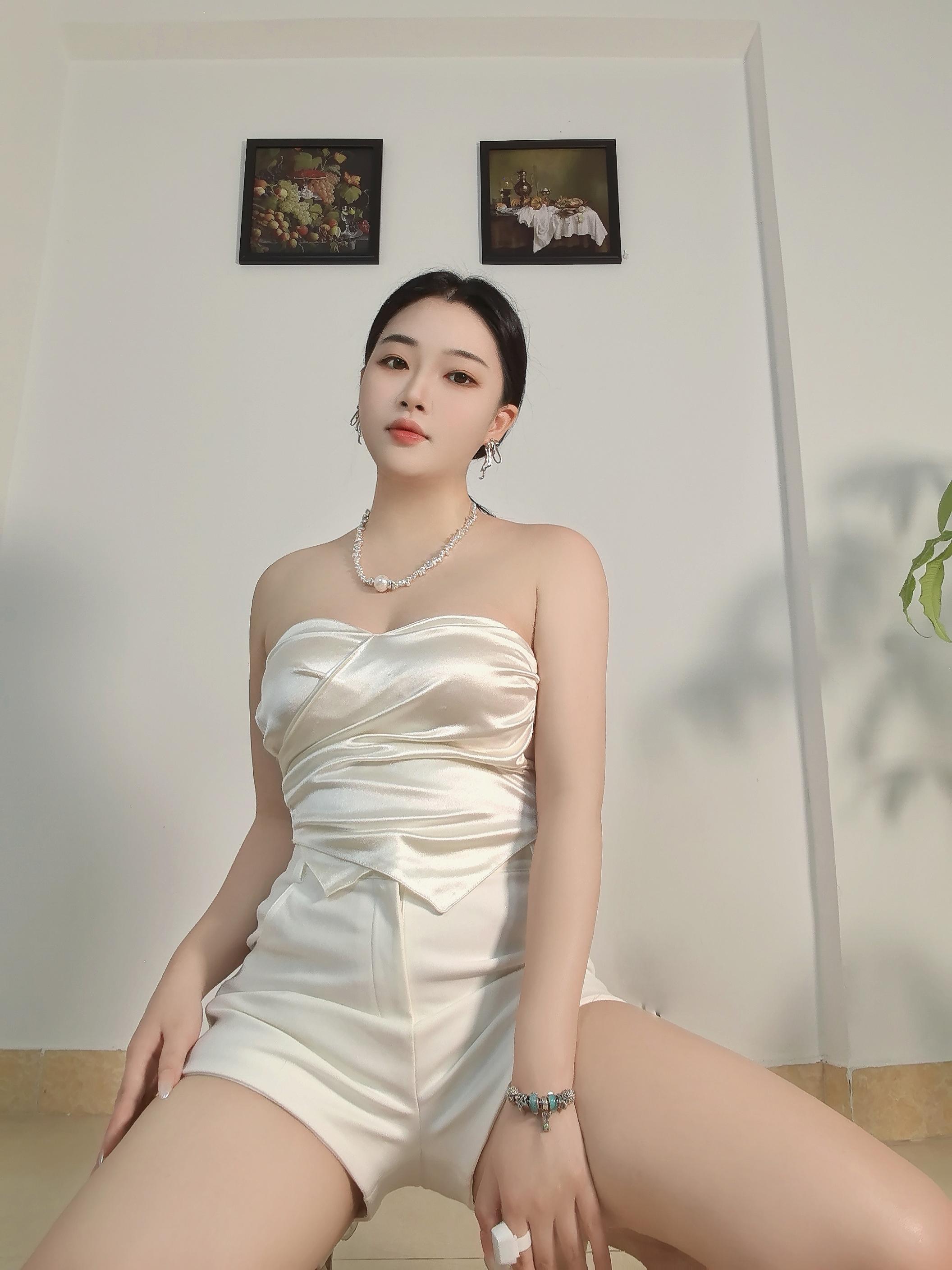 已在谷底 怎么走都是向上。