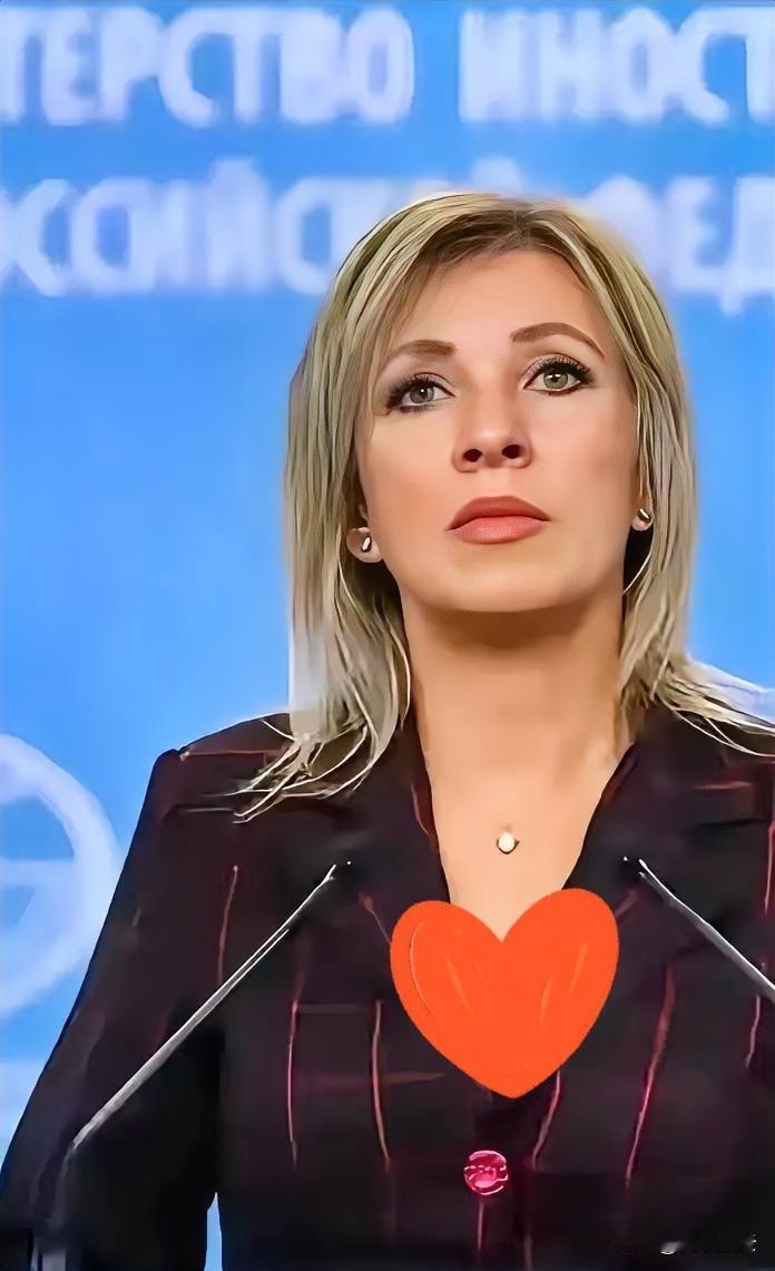 俄罗斯走出了一步出乎外界普遍意料的棋。它没有搞军事演习，也没放狠话，而是做了一件