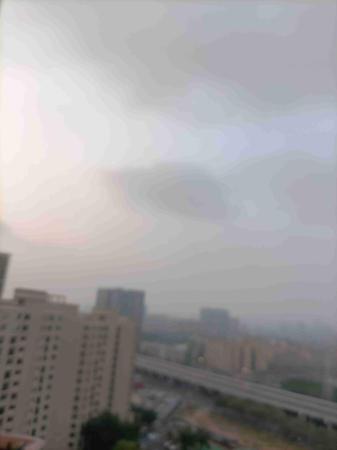 我的今日状态：😁轻松愉快
我这里的天气：🌤️多云深圳今日雾转多云，气温21度