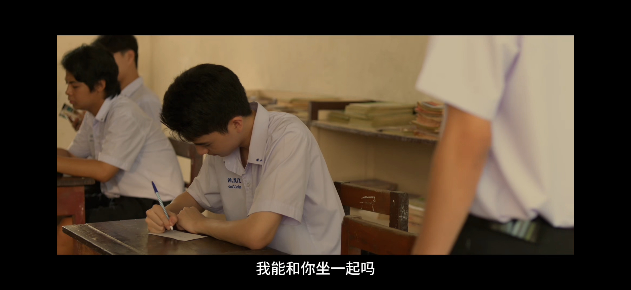 同桌在写小纸条哈哈哈哈哈 