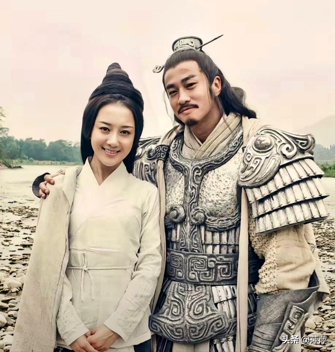 何润东与李依晓这组《楚汉传奇》幕后同框，瞬间梦回“霸王别姬”！何润东当年为演项羽