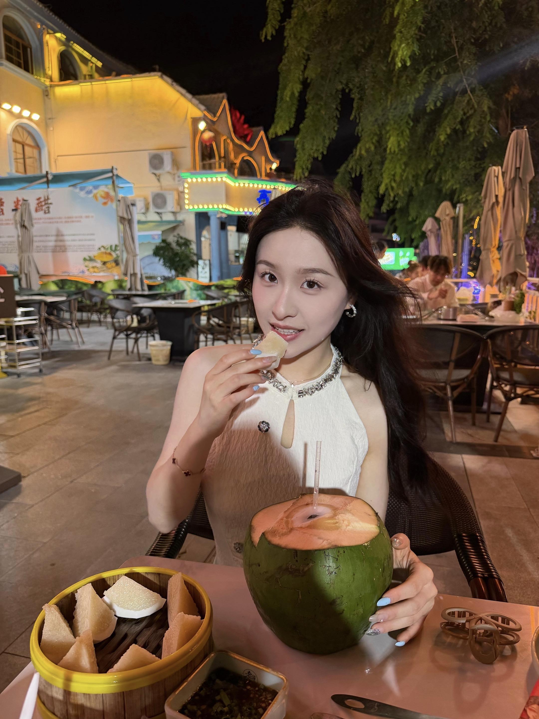 椰子味的夏天 三亚夜晚甜度超标
