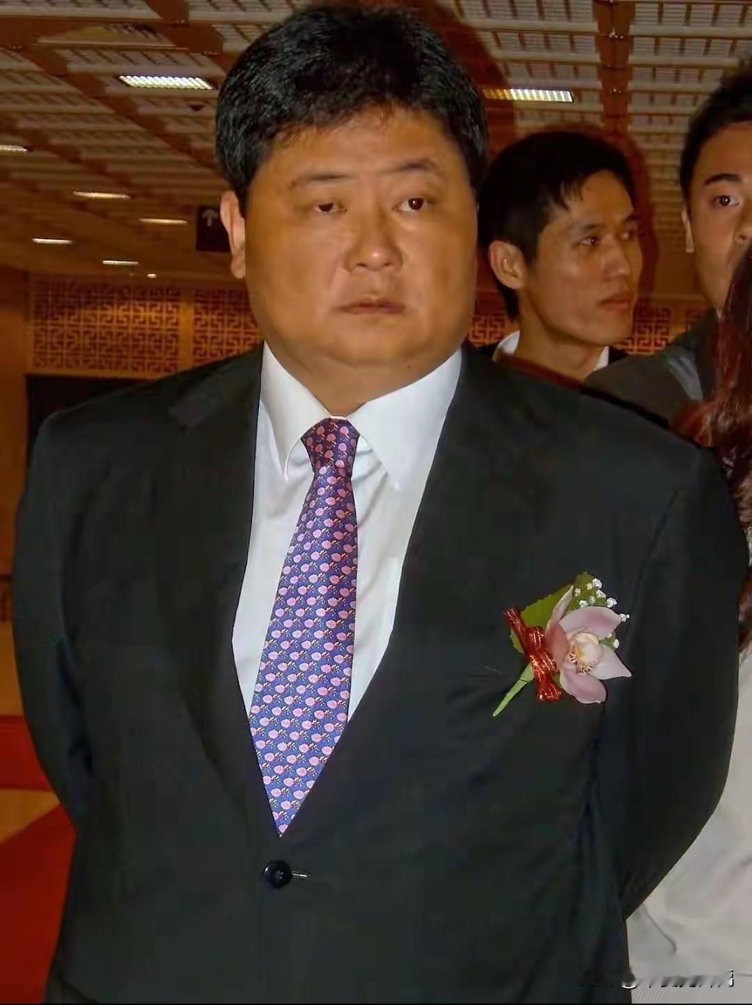 台湾黑道老大有多牛，在监狱里都可以当选立委。
颜清标台湾海线的黑道教父，年轻时火