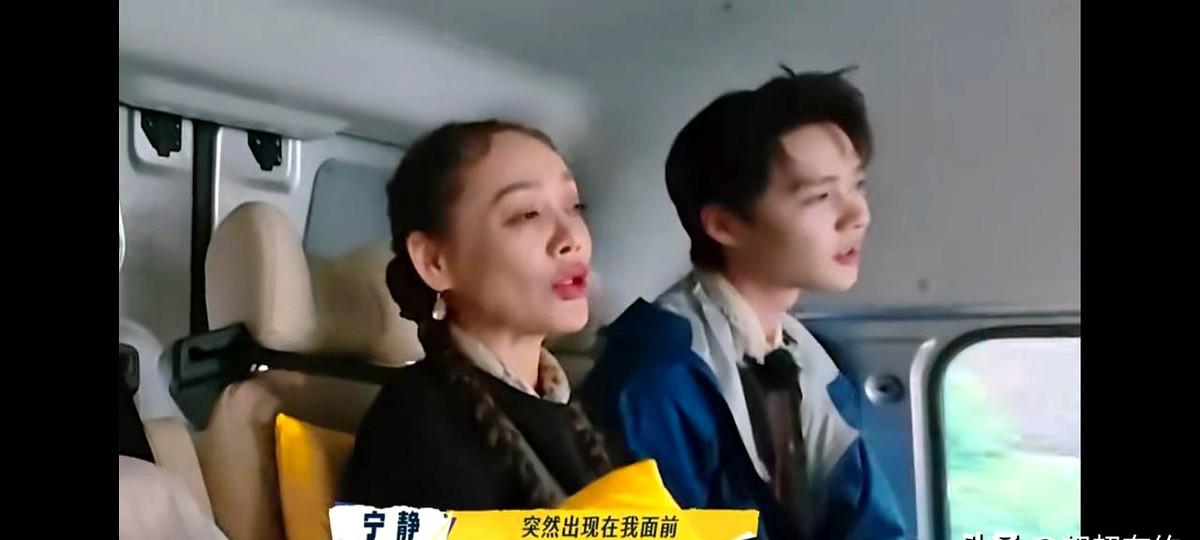 宁静这姐，真是所有浪漫男的克星。

在爱奇艺的《一路繁花2》里，她把惊喜浪漫说成