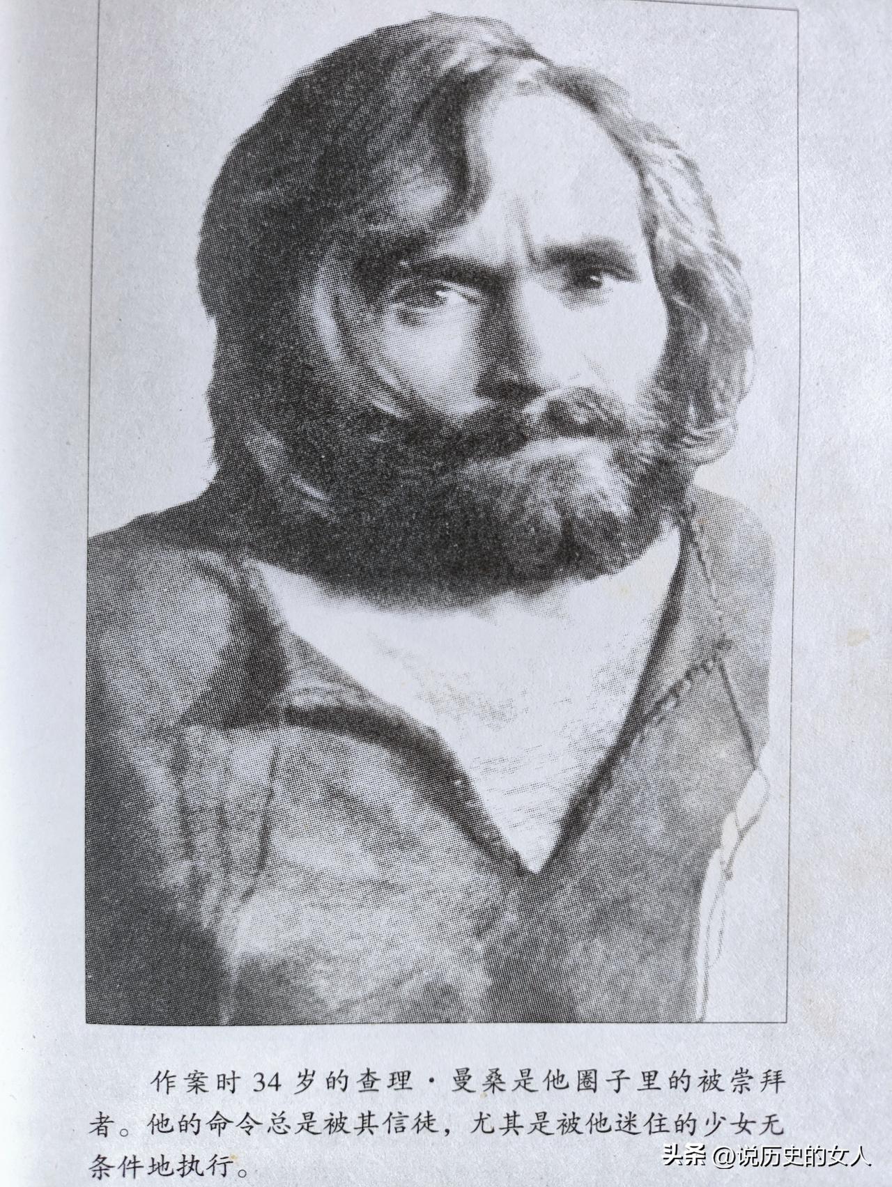 下图这个男人，是一个极其可怕的杀人凶手，在他的指使谋划下，好莱坞女星和4个朋友在